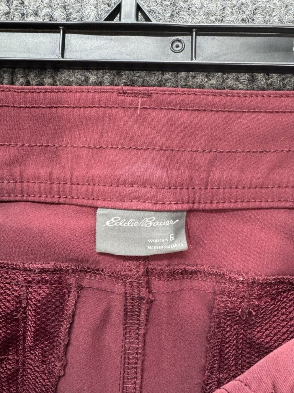 Eddie Bauer Rolled Hem Bermuda Shorts Womens 6 Burgundy Stretch Nylon Outdoor - Picture 4 of 10